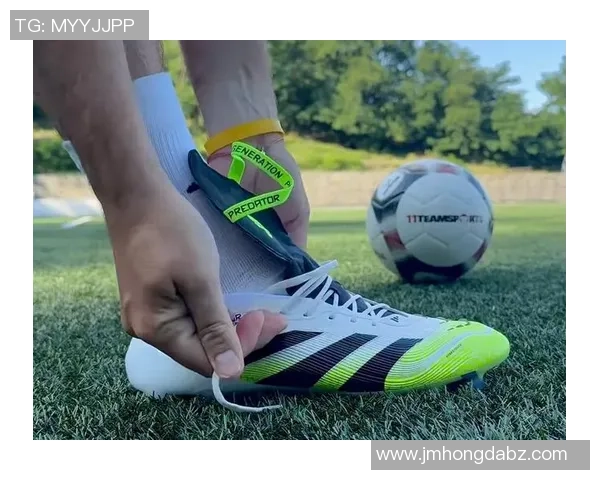足球巨星与顶级足球鞋的完美结合探索球场上的速度与力量之源 足球巨星与顶级足球鞋的完美结合探索球场上的速度与力量之源
