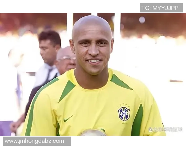 足球传奇重现：经典球星的巅峰时刻与不朽瞬间回顾