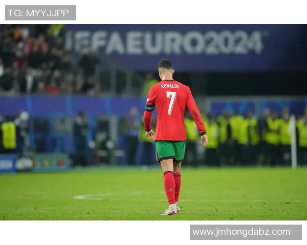 C罗引领的十大足球定位球大师与经典瞬间回顾 C罗引领的十大足球定位球大师与经典瞬间回顾