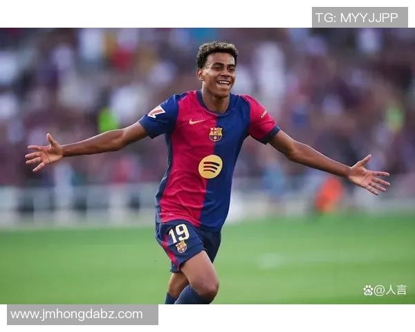 2025年三大足球球星最新排名揭晓 谁能登顶世界之巅