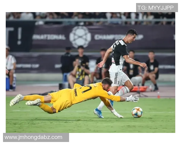 足球巨星与冠军杯荣耀时刻壁纸尽显辉煌赛场风采